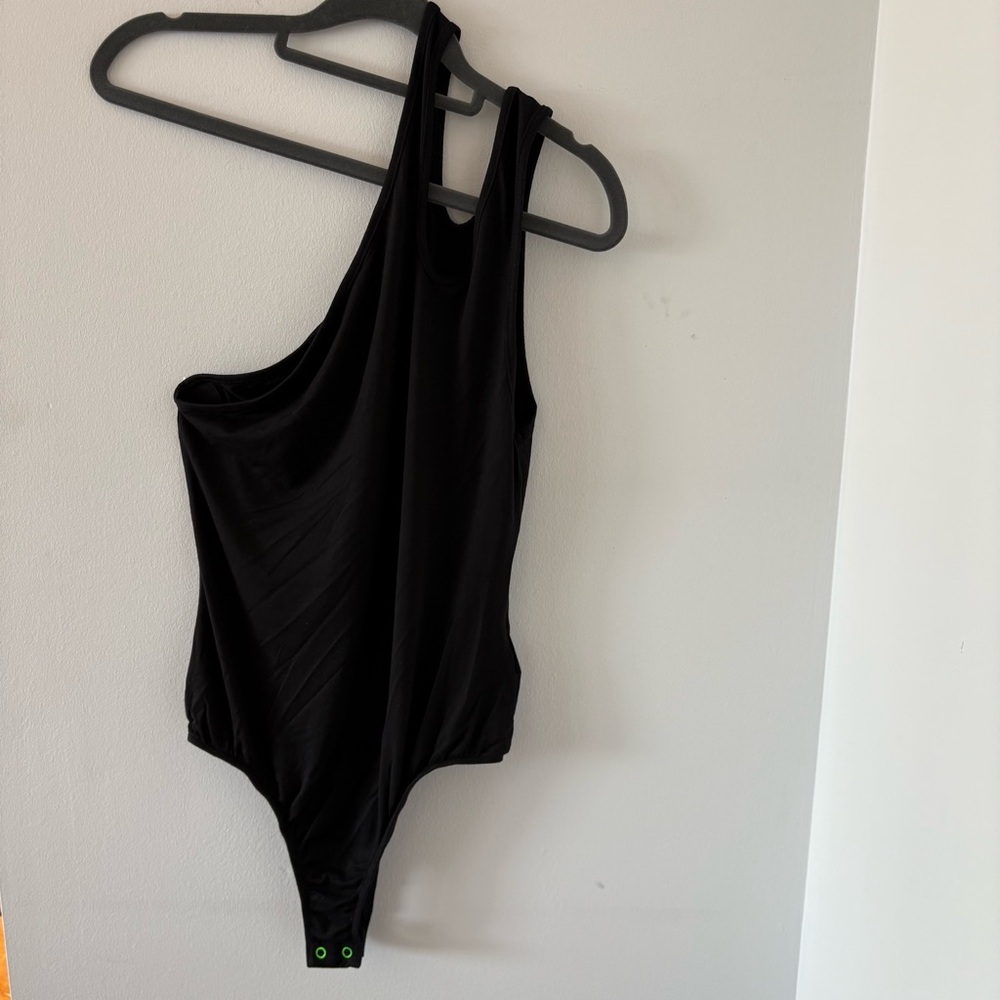 Hudson Jeans‎ Asymmetrical Bodysuit In Black Size L NWT - Picture 5 of 11